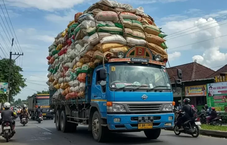 Truk ODOL: Bukan Hanya Pelanggaran, tapi Kejahatan Lalu Lintas yang yang dimaksud Sebabkan Kecelakaan Maut