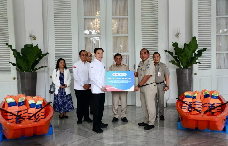 Chandra Asri Distribusikan 20 Perahu Operasional Tanggulangi Banjir pada tempat Ibukota
