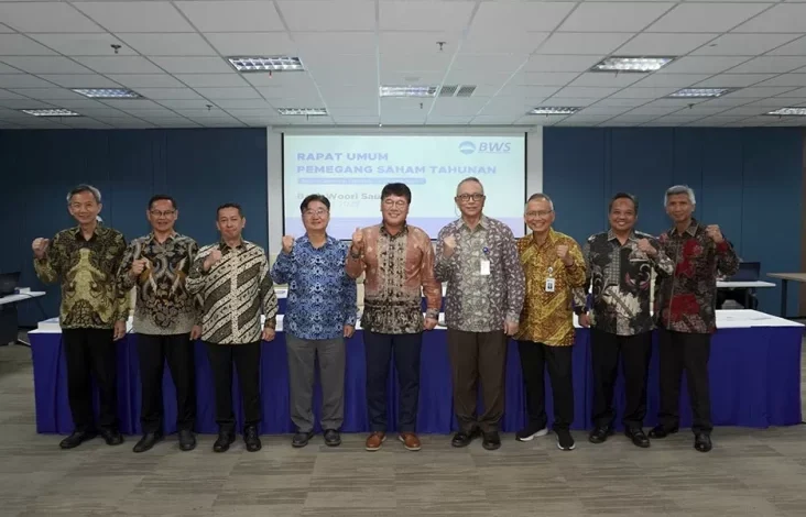 Jajaran Direktur Baru Bank Woori Saudara dalam tempat RUPST 2025