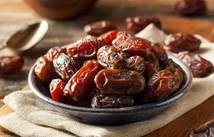 Perang Manis di area di Meja Takjil: Kurma Alami vs. Kurma Gula, Siapa Pemenangnya?