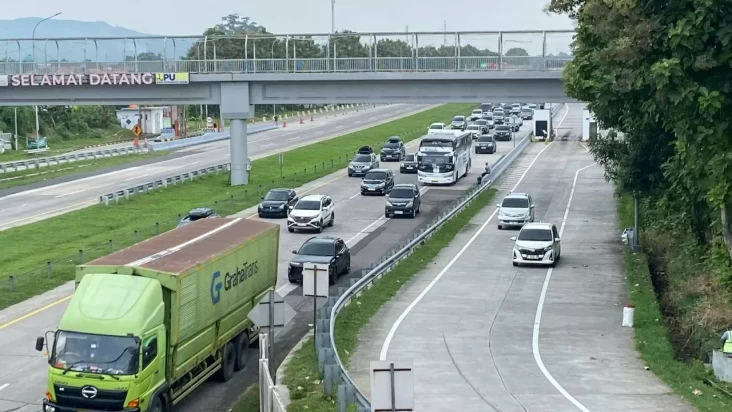Ibukota Ditinggal Jutaan Kendaraan: Arus Mudik Lebaran 2025 Pecahkan Rekor!